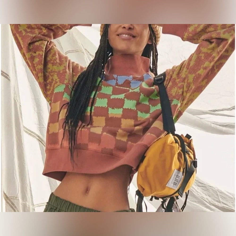 FP MOVEMENT ‘GOOD TIMES’ NEON CHECKERED PRINT CROPPED SWEATSHIRT
